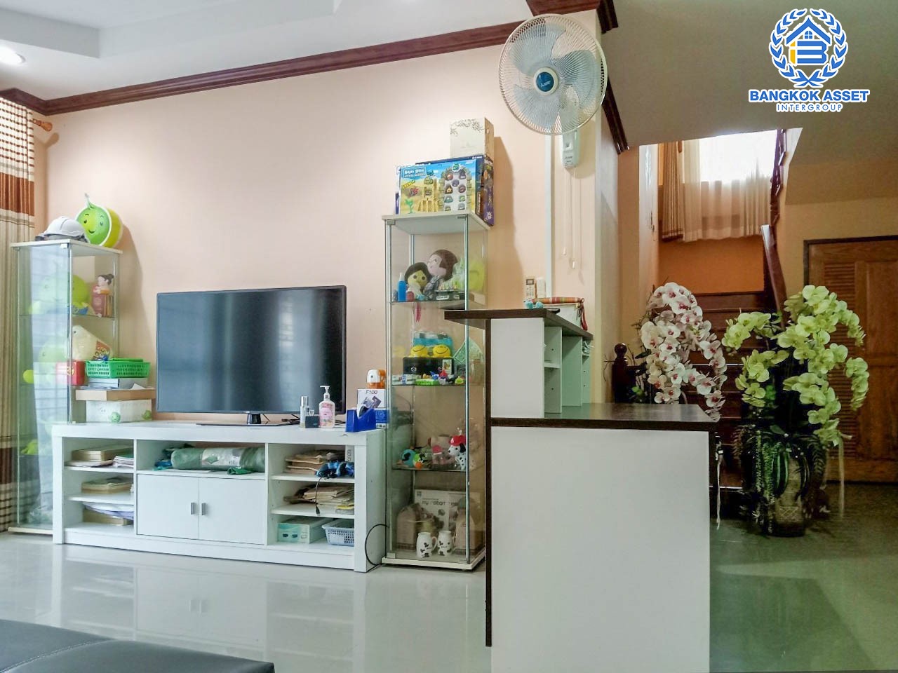 *****บ้านเดี่ยวมือสองพร้อมที่ดิน วารีราชเดช เนื้อที่กว้างขวางมากถึง 143 ตร.ว. ฟังก์ชัน 4 ห้องนอน 4 ห้องน้ำ ที่จอดรถ 5 คัน แถมฟรี! เครื่องปรับอากาศ 4 เครื่อง และเครื่องทำน้ำอุ่น 4 เครื่อง บนทำเลเดินทางสะดวก